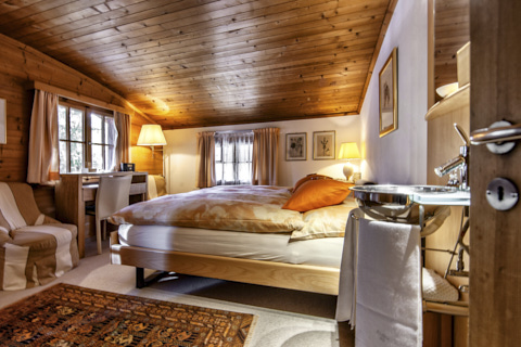 Grosses Schlafzimmer