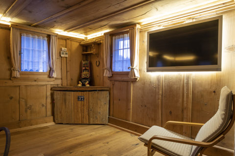 Wohnraum mit Fernseher